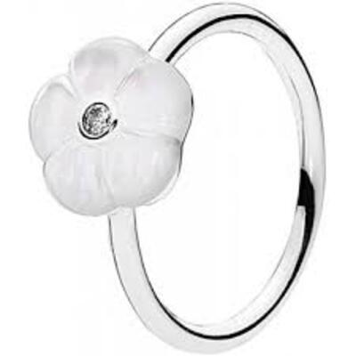 Anello Pandora madreperla bianca