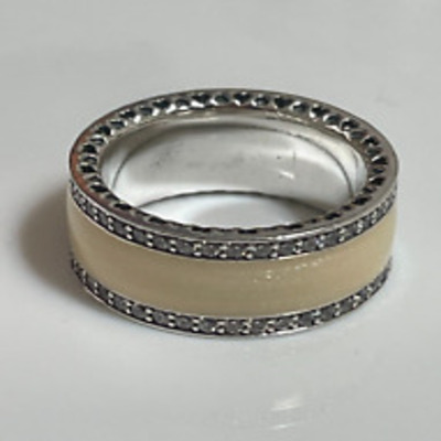 Anello Pandora fascia di cuori giallo chiaro